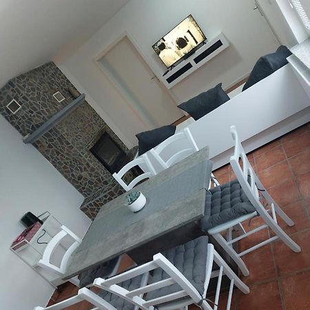 Apartma Sandi Шентили Екстериор снимка