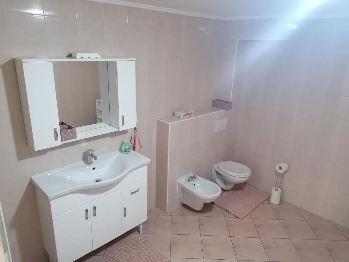 Apartma Sandi Шентили Екстериор снимка