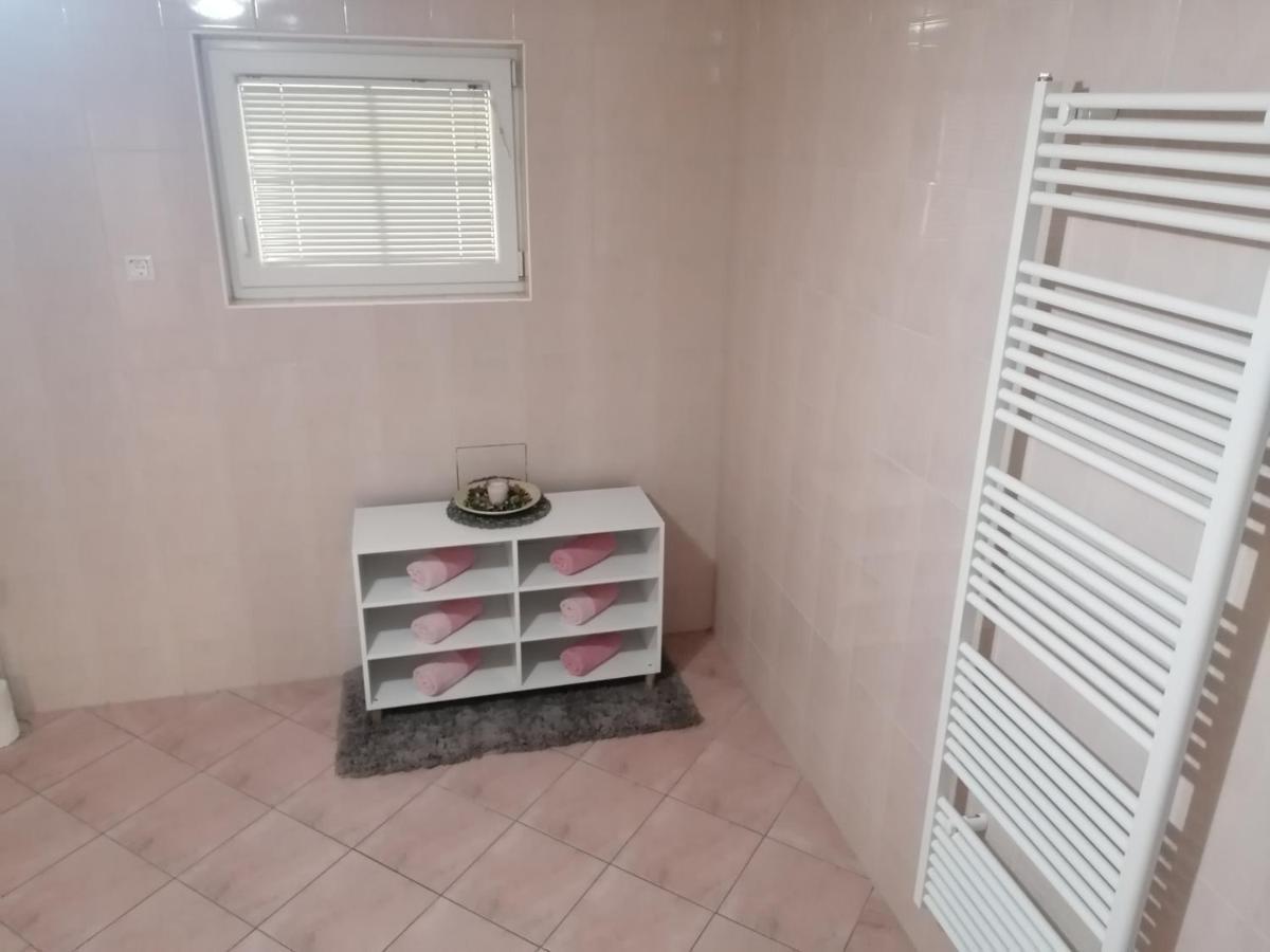 Apartma Sandi Шентили Екстериор снимка
