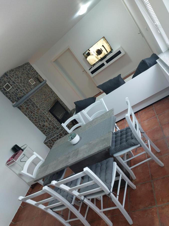 Apartma Sandi Шентили Екстериор снимка
